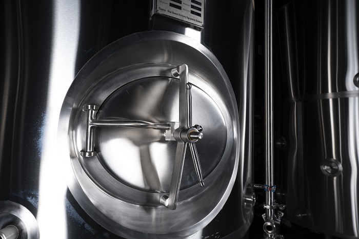 山东天泰啤酒设备-发酵罐实拍图